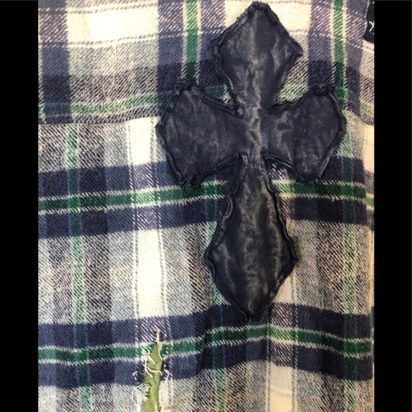 Top Flanel Shirt sleeveless and Upcycled - Picture 12 of 13